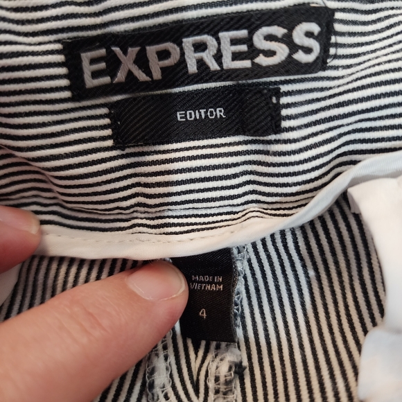 Express Editor black and white striped shorts Size 4 - Picture 7 of 12